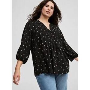Torrid 2X Pleated Blouse Black Floral V Neck Buttons 3/4 Sleeves Lagenlook